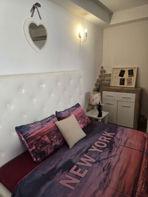 Elegantes Schlafzimmer mit ruhiger Atmosphäre