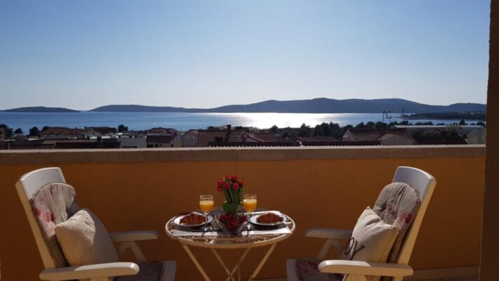 Studio apartman za odmor u Šibeniku, Hrvatska, pogled na more i otoke